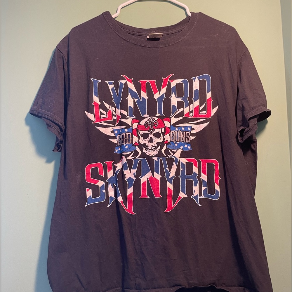 - Lynyrd Skynyrd concert T-shirt from 2012 God & Guns tour, size men, XL